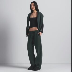 NWT SKIMS Cotton Fleece Classic Straight Leg sweatpants in Spruce Green Small